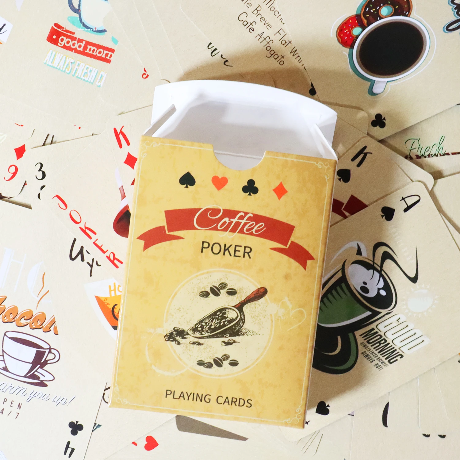 Kaffeepapier-Spielkarten im Vi – Board Game Yearbook Bewertung und Preis